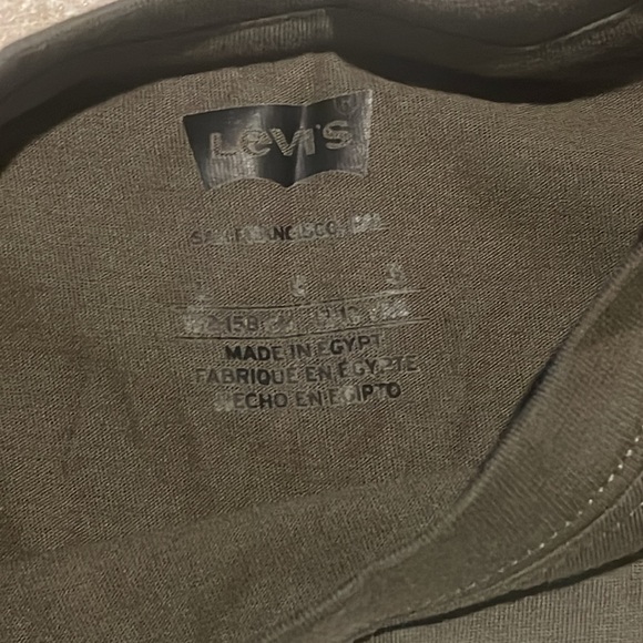 NWT Levi’s tshirt boys 12/13 size Med Large PLUS a couple accessories brand new - Picture 4 of 6